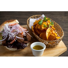 SANDWICH DE CHICHARRON PERUANO